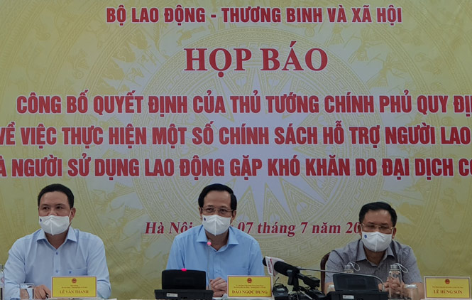 Hỗ trợ đến 3.710.000 đồng/người cho lao động mất việc do dịch COVID-19